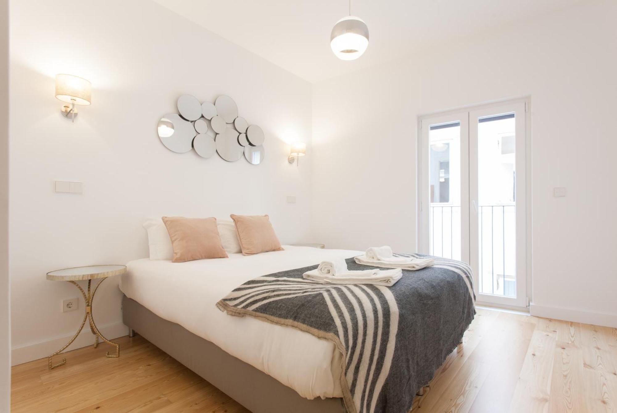 Mouraria Blue Three-Bedroom Apartment W/ Parking - By Lu Holidays 리스본 외부 사진