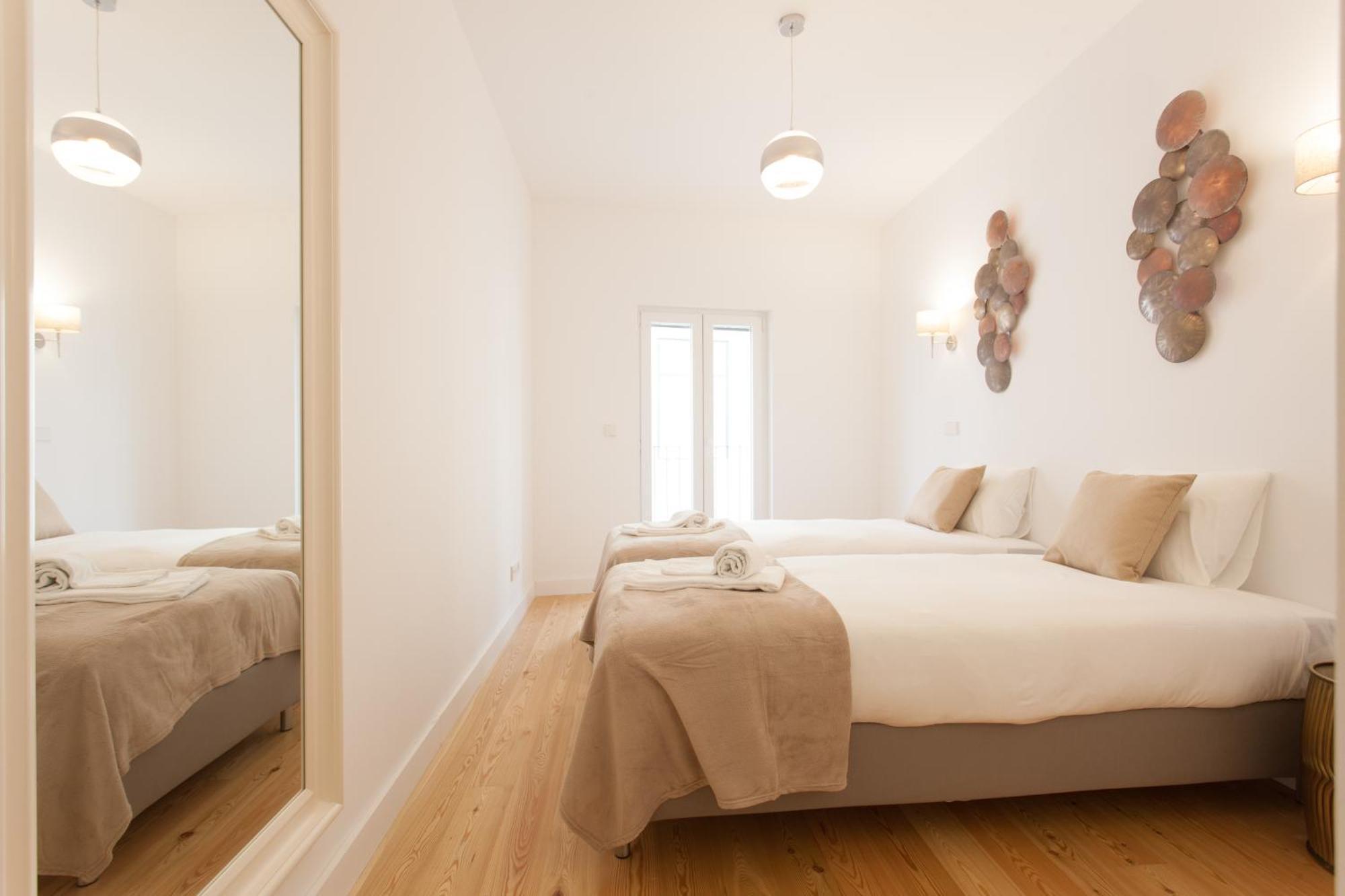 Mouraria Blue Three-Bedroom Apartment W/ Parking - By Lu Holidays 리스본 외부 사진