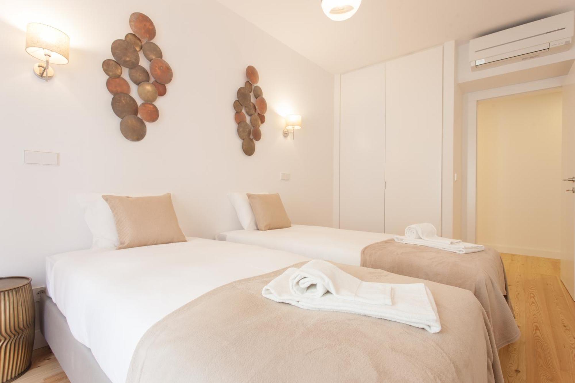 Mouraria Blue Three-Bedroom Apartment W/ Parking - By Lu Holidays 리스본 외부 사진