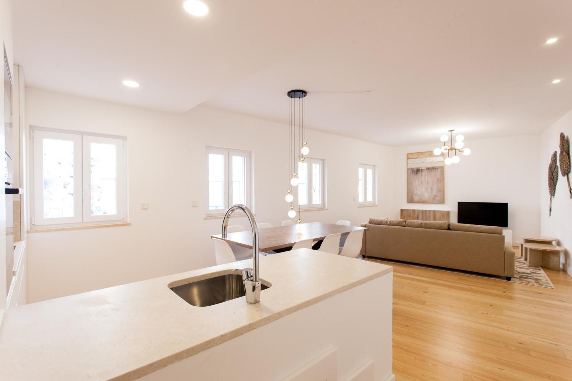 Mouraria Blue Three-Bedroom Apartment W/ Parking - By Lu Holidays 리스본 외부 사진