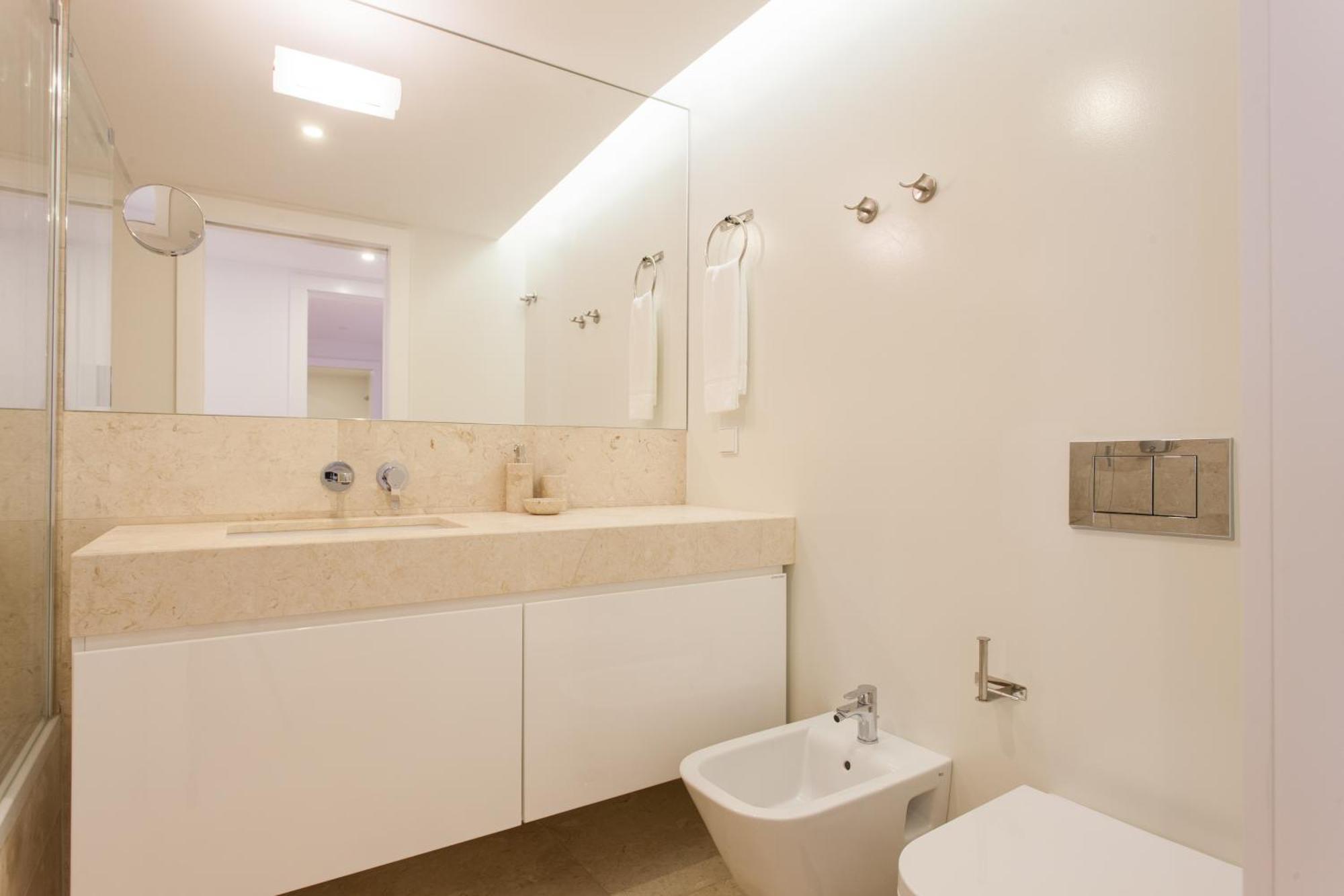 Mouraria Blue Three-Bedroom Apartment W/ Parking - By Lu Holidays 리스본 외부 사진