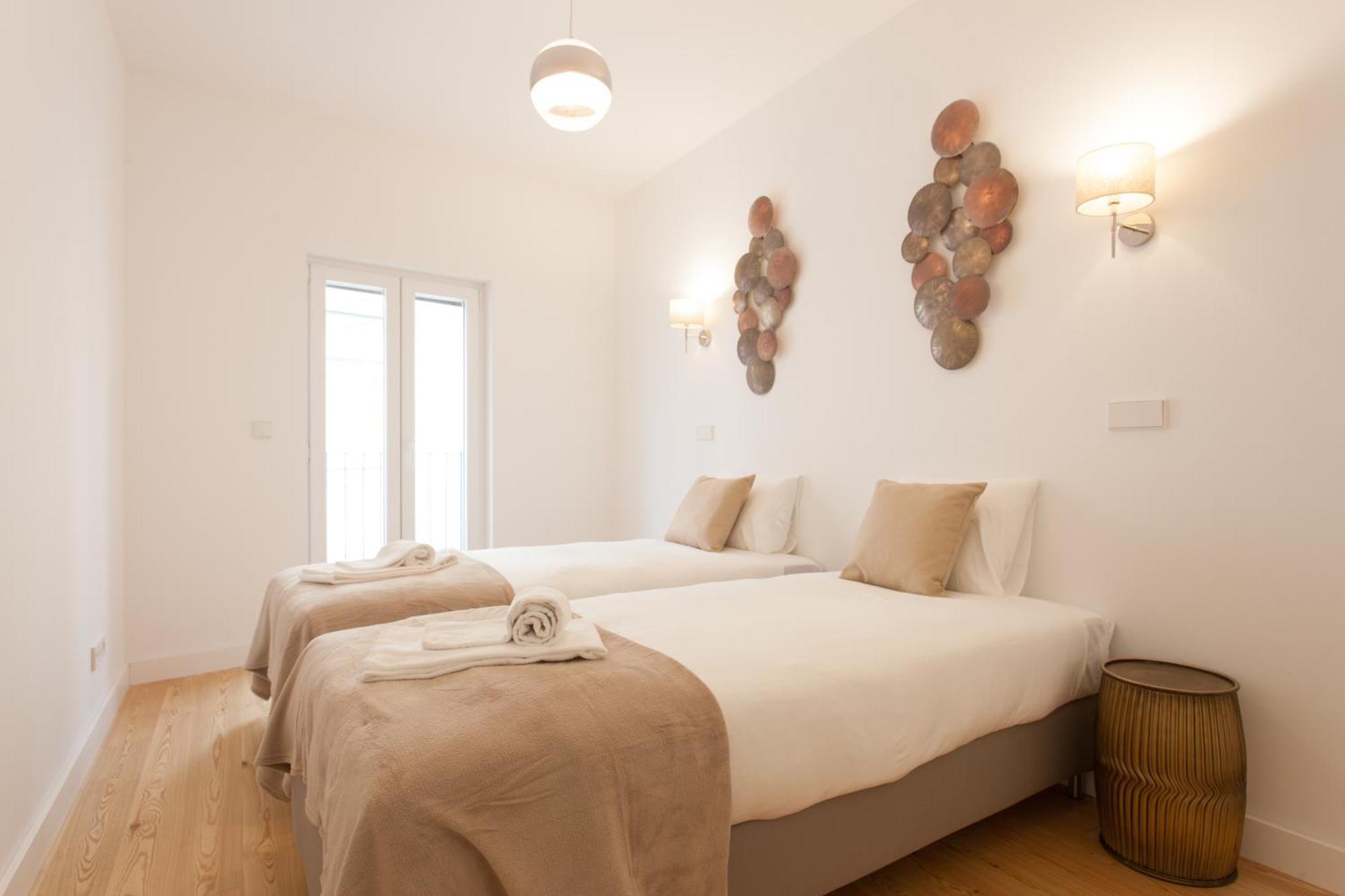 Mouraria Blue Three-Bedroom Apartment W/ Parking - By Lu Holidays 리스본 외부 사진