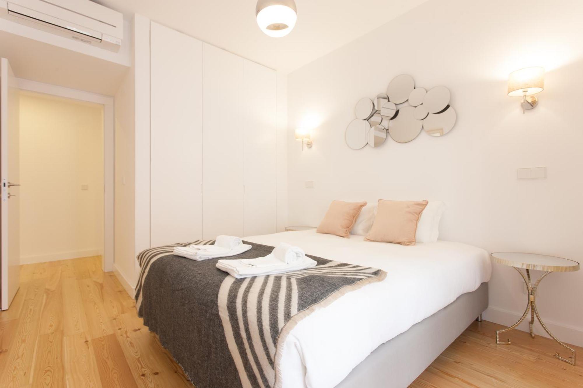 Mouraria Blue Three-Bedroom Apartment W/ Parking - By Lu Holidays 리스본 외부 사진