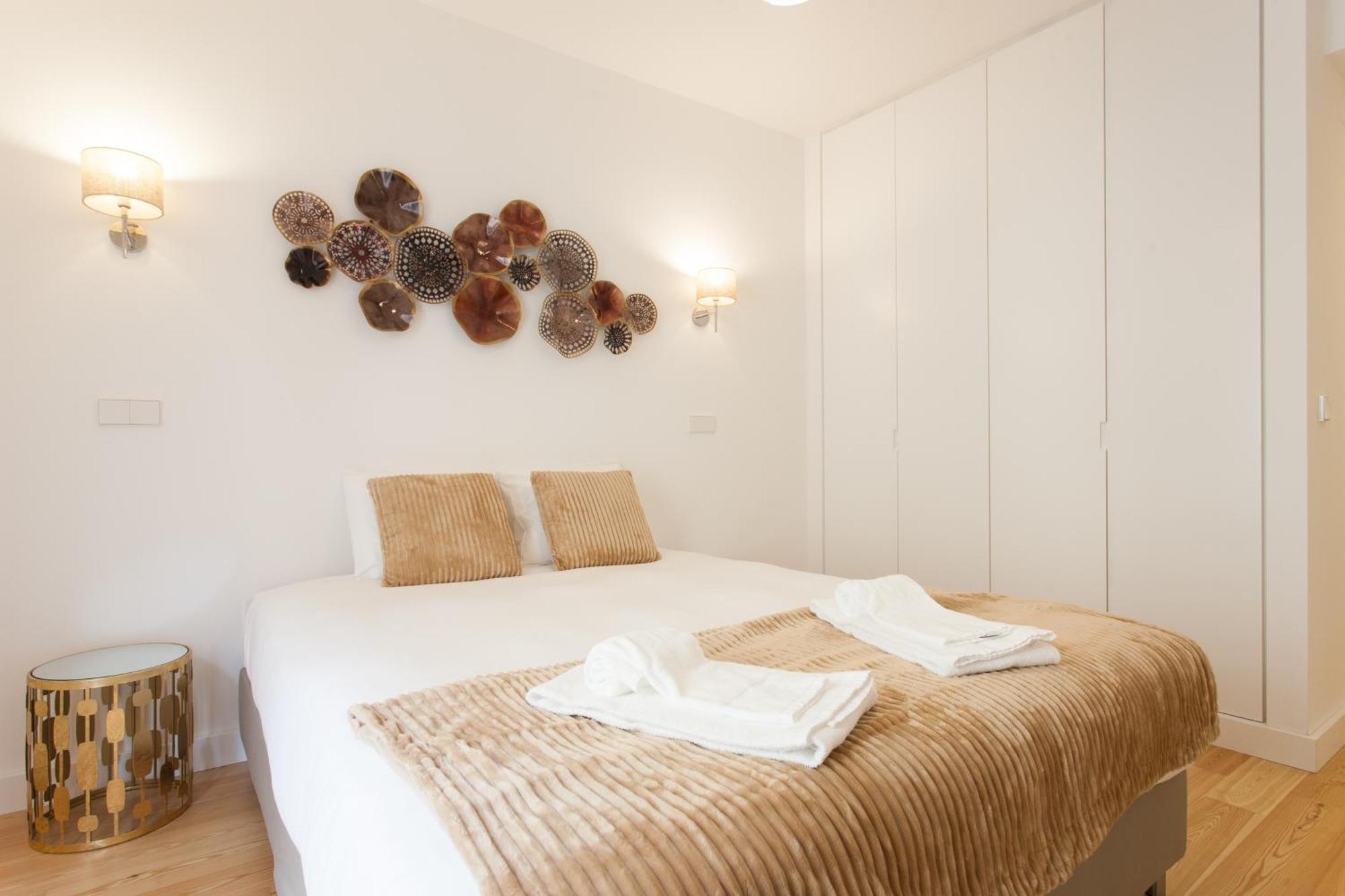 Mouraria Blue Three-Bedroom Apartment W/ Parking - By Lu Holidays 리스본 외부 사진