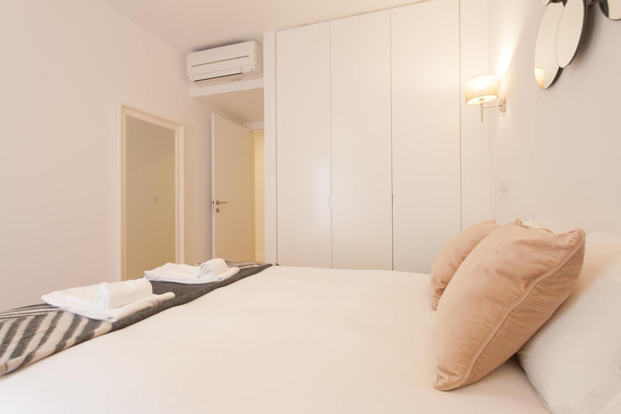 Mouraria Blue Three-Bedroom Apartment W/ Parking - By Lu Holidays 리스본 외부 사진